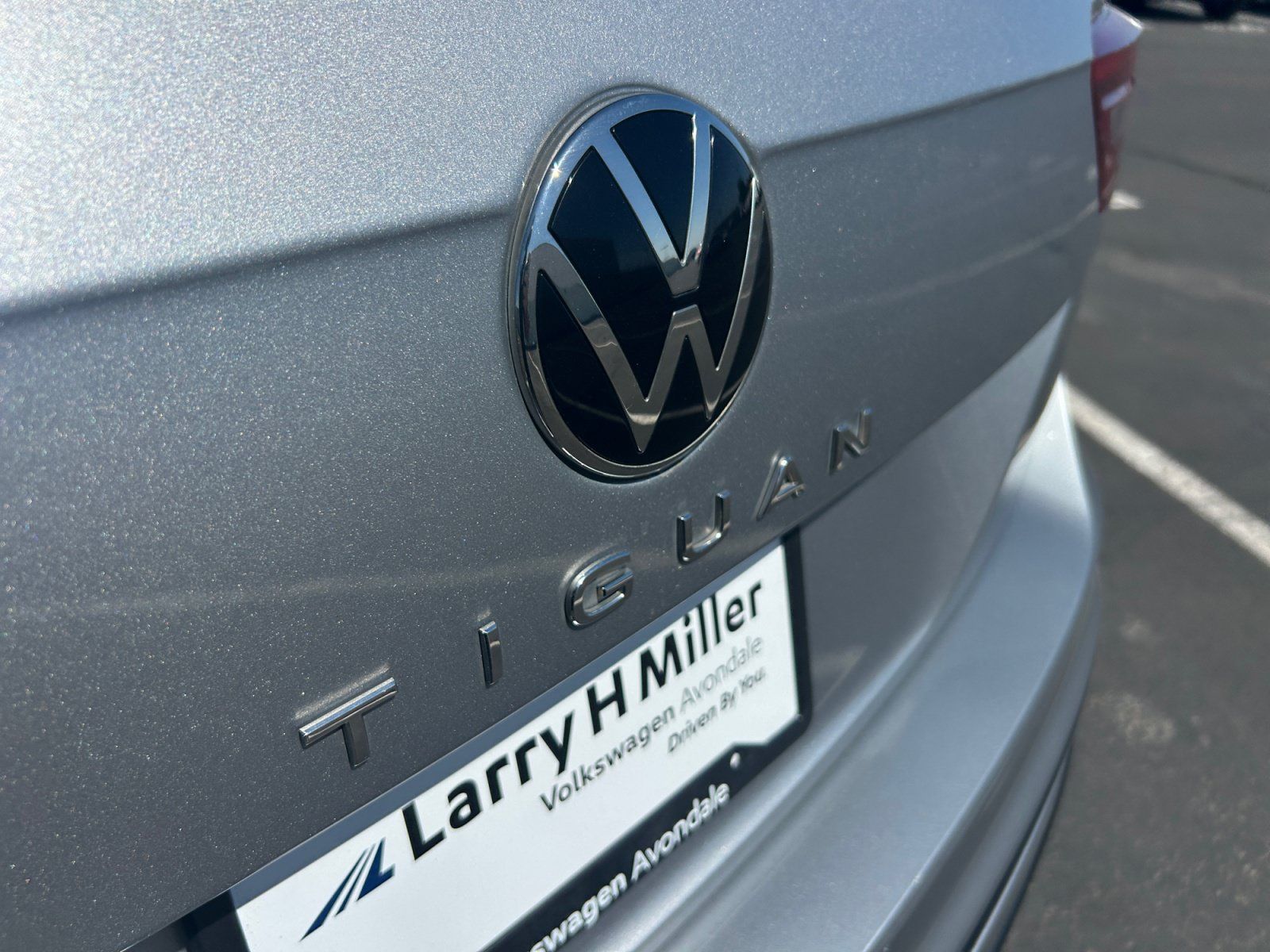 Used 2022 Volkswagen Tiguan SE R-Line FWD image 23