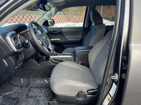 Used 2018 Toyota Tacoma SR5 image 17