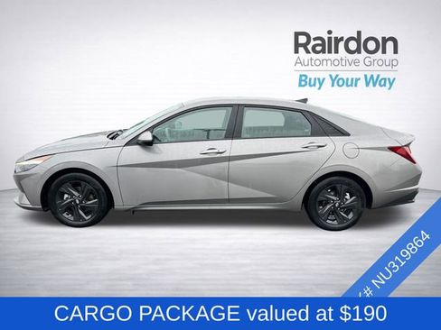 Used 2022 Hyundai Elantra SEL w/ Convenience Package FWD image 4