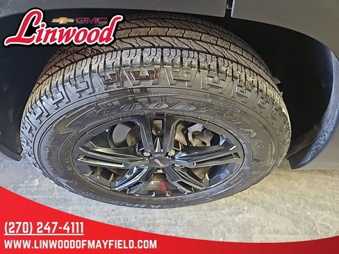 Used 2023 GMC Terrain AT4 image 8