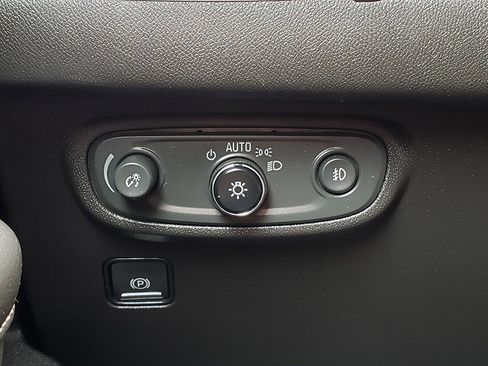 Used 2023 GMC Terrain SLT image 29