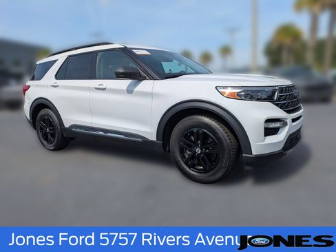 Used 2023 Ford Explorer XLT w/ Equipment Group 202A RWD image 3