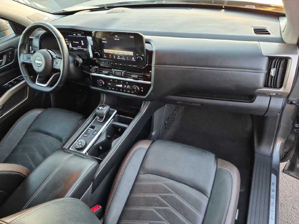 Used 2024 Nissan Pathfinder Platinum w/ Cargo Package AWD/4WD image 31