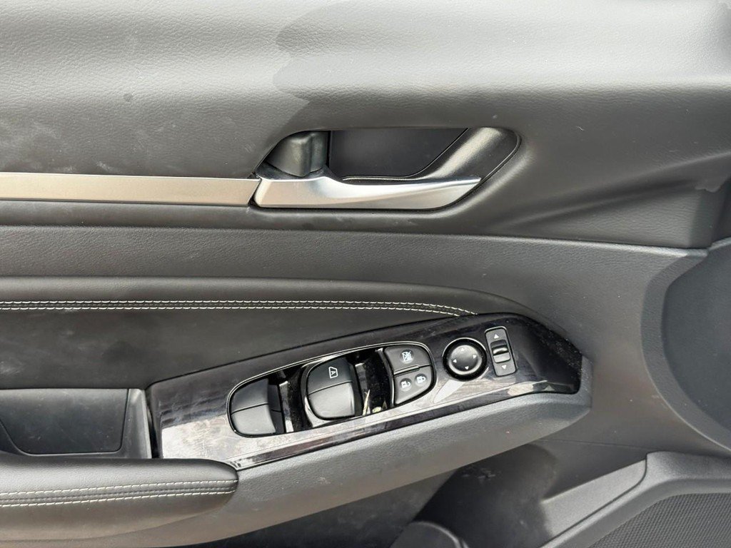 Used 2023 Nissan Altima 2.5 SV w/ SV Premium Package FWD image 18