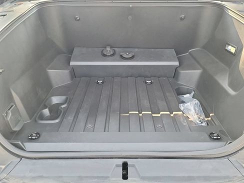 Used 2025 Chevrolet Silverado EV LT AWD/4WD image 35