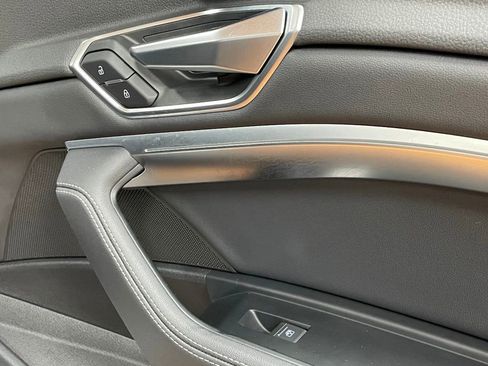 Used 2021 Audi e-tron Premium Plus w/ Premium Plus Package image 30