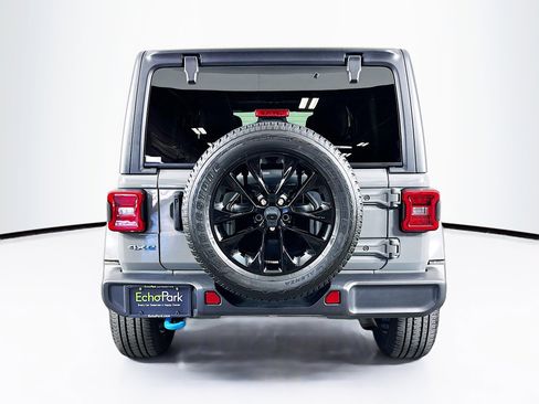 Used 2023 Jeep Wrangler Unlimited Sahara w/ Cold Weather Group AWD/4WD image 7