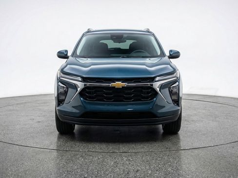 Used 2025 Chevrolet Trax LT image 2