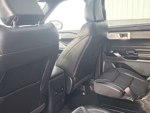 Used 2022 Ford Explorer ST w/ ST Street Pack image 18