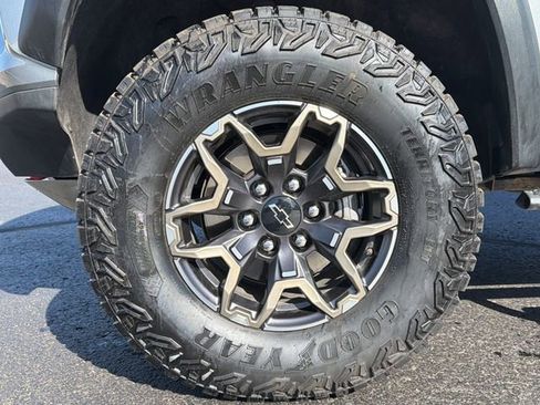 Used 2025 Chevrolet Colorado ZR2 AWD/4WD image 10
