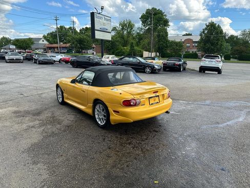 Used 2002 MAZDA MX-5 Miata RWD image 5