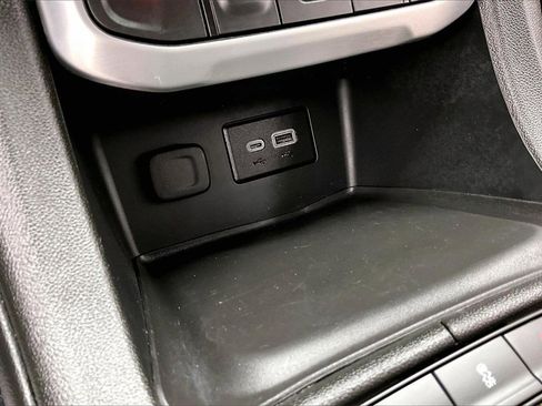 Used 2023 GMC Acadia SLE w/ Driver Convenience Package image 33