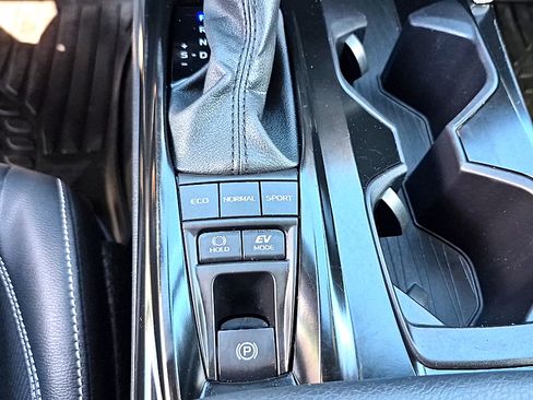 Used 2025 Toyota Camry SE AWD/4WD image 15