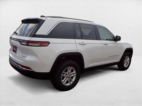 New 2025 Jeep Grand Cherokee Laredo w/ Luxury Tech Group I image 4