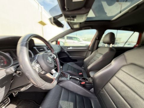 Used 2019 Volkswagen Golf 4-Door image 5