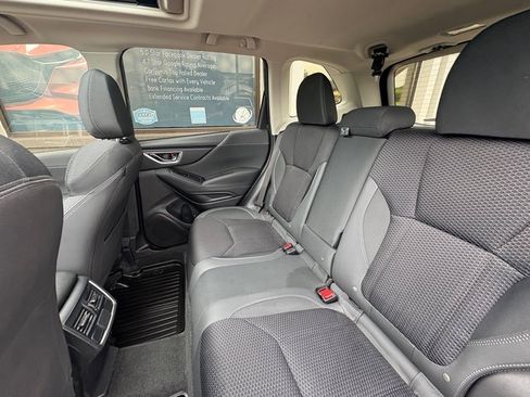Used 2024 Subaru Forester Premium AWD/4WD image 18