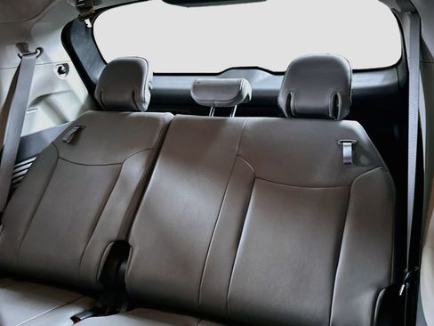 Used 2023 Toyota Sienna XLE FWD image 29