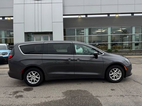 Used 2023 Chrysler Voyager LX FWD image 33