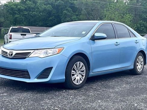 Used 2012 Toyota Camry L image 3