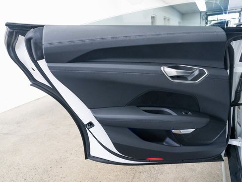 Used 2024 Audi e-tron GT Premium Plus image 19