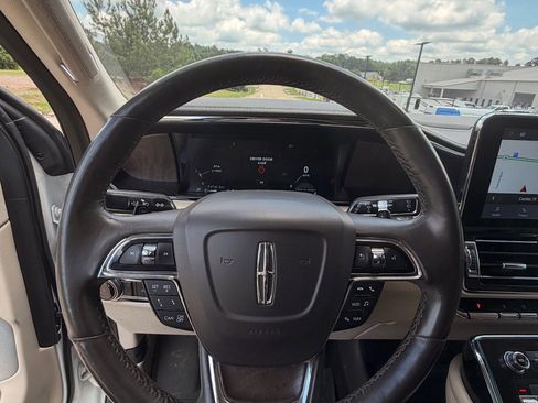 Used 2020 Lincoln Navigator Reserve w/ Luxury Package RWD image 13