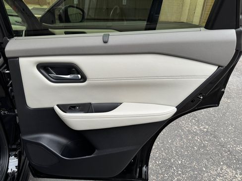 Used 2024 Nissan Rogue SV w/ SV Premium Package image 20