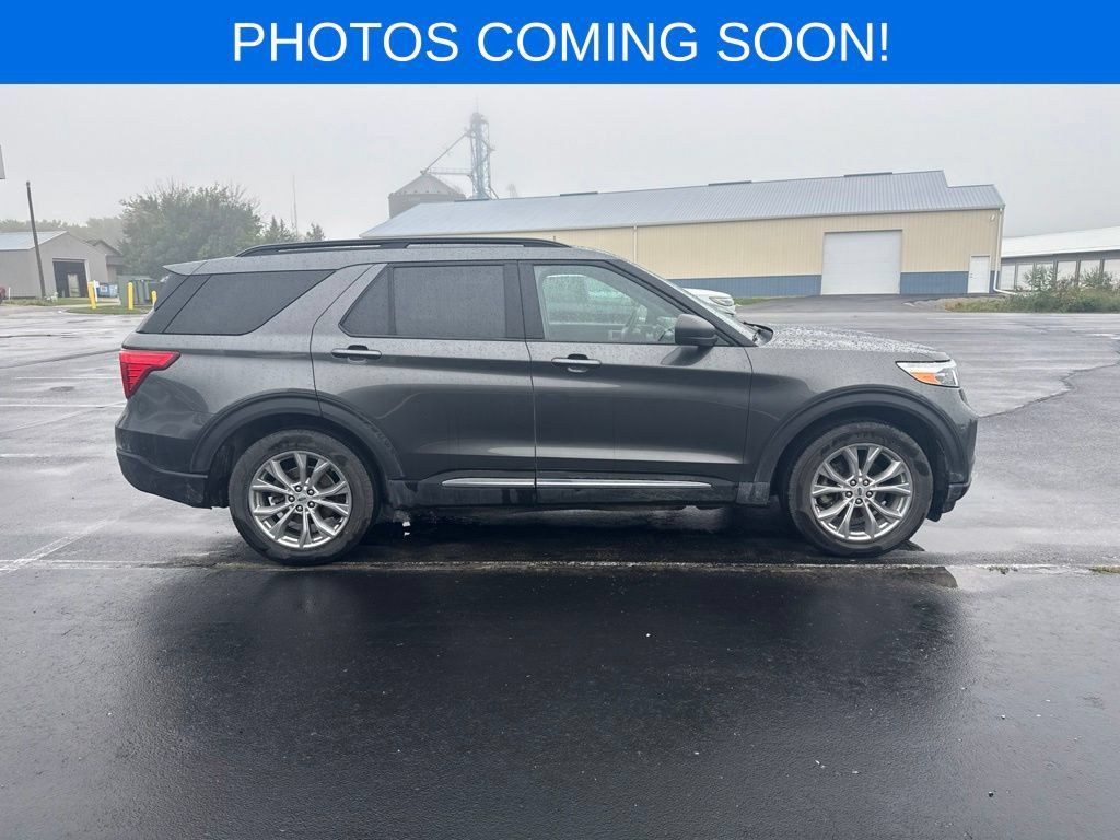 Used 2020 Ford Explorer XLT w/ Equipment Group 202A AWD/4WD image 2