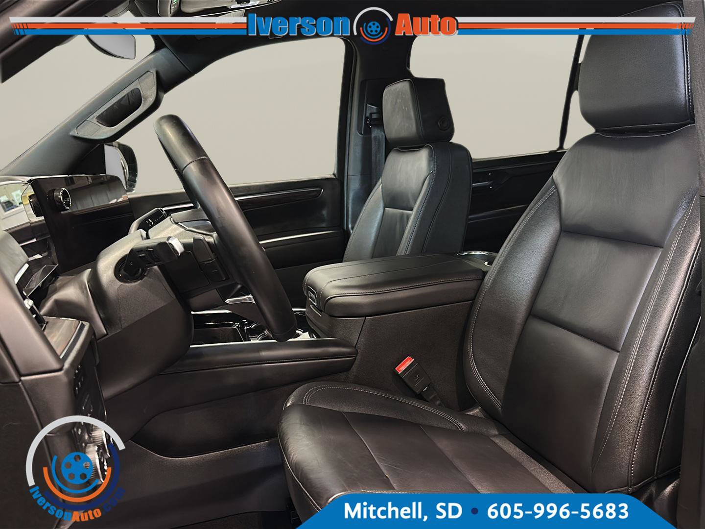 Used 2025 Chevrolet Suburban LT AWD/4WD image 15