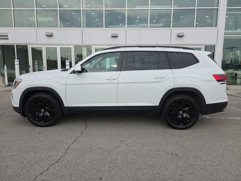 Used 2024 Volkswagen Atlas SE w/ Panoramic Sunroof Package AWD/4WD image 12