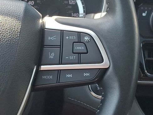 Used 2023 Toyota Highlander XLE FWD image 24