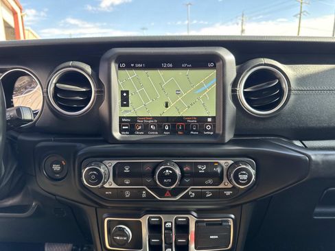 Used 2020 Jeep Wrangler Unlimited Sahara image 24