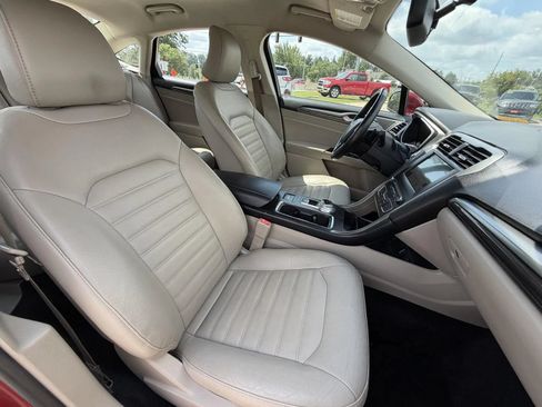 Used 2017 Ford Fusion SE w/ Fusion SE Technology Package FWD image 15
