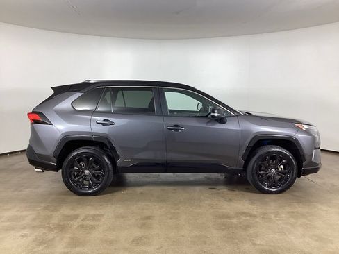 Used 2023 Toyota RAV4 XSE AWD/4WD image 4
