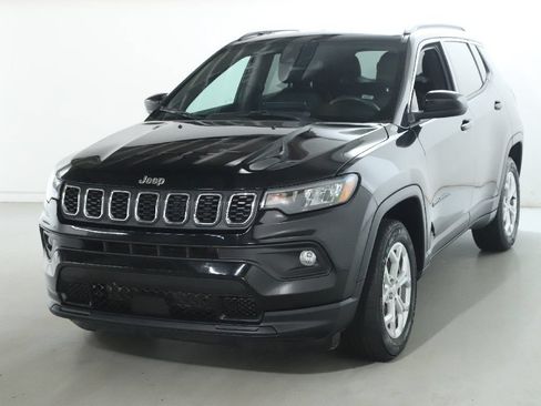 Used 2024 Jeep Compass Latitude AWD/4WD image 4
