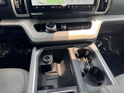 Used 2025 Ford Expedition Active AWD/4WD image 34