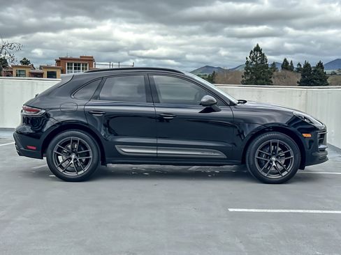 Certified 2023 Porsche Macan Turbo image 9