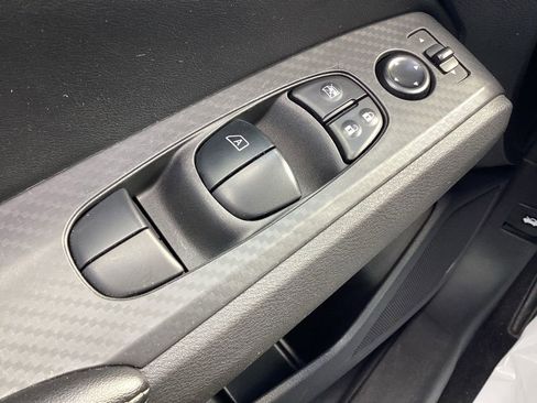 Used 2025 Nissan Altima 2.5 SV FWD image 21