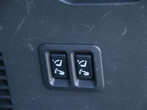 Used 2011 Nissan Armada Platinum w/ 2nd Row Captain Seat Pkg AWD/4WD image 16