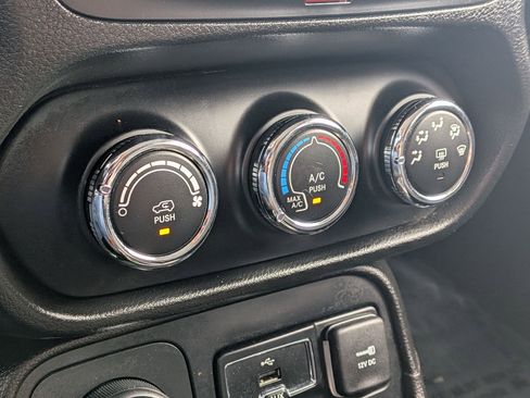 Used 2017 Jeep Renegade Sport w/ Power & Air Group image 23