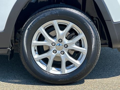 Used 2018 Jeep Cherokee Latitude FWD image 30
