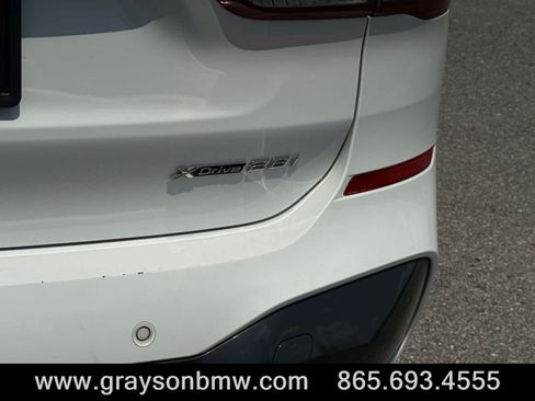 Used 2021 BMW X1 xDrive28i AWD/4WD image 11