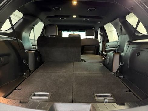Used 2016 Ford Explorer XLT w/ Equipment Group 202A FWD image 33