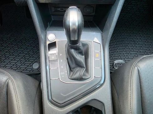Used 2020 Volkswagen Tiguan SE FWD image 21
