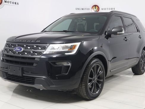 Used 2018 Ford Explorer XLT w/ Equipment Group 202A image 5