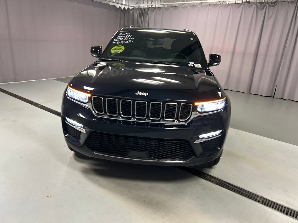 Used 2024 Jeep Grand Cherokee Limited AWD/4WD image 2