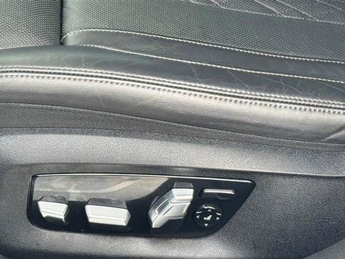 Used 2022 BMW 740i w/ M Sport Package RWD image 37