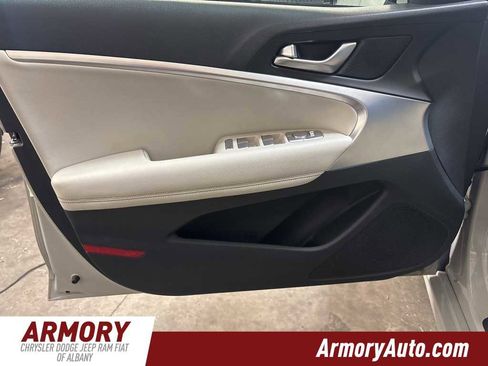 Used 2024 Genesis G70 2.5T image 7