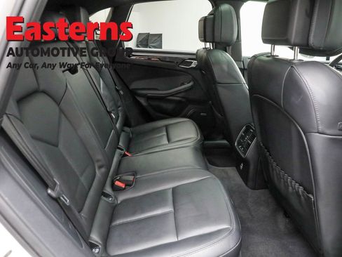 Used 2023 Porsche Macan T w/ Premium Package Plus image 24