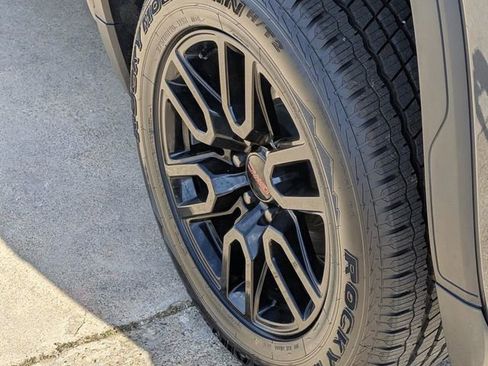 Used 2022 GMC Sierra 1500 Elevation image 13