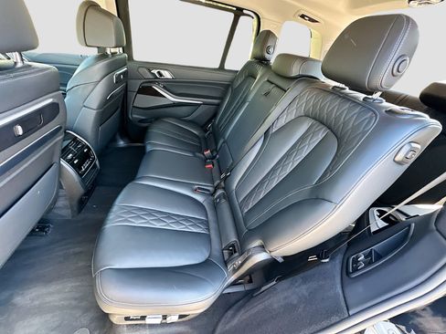 Used 2025 BMW X7 xDrive40i w/ Premium Package AWD/4WD image 23
